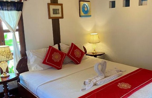 Luang Prabang Hotel | Villa Ouis NamKhan Riverside
