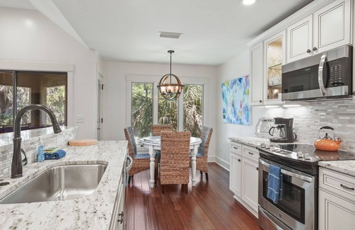 Kiawah Island Villa | Villa Overlooking Roy Barth Tennis Courts- 5 Minute Walk to Beach