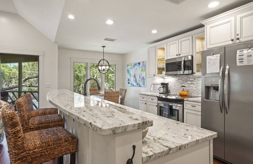 Kiawah Island Villa | Villa Overlooking Roy Barth Tennis Courts- 5 Minute Walk to Beach