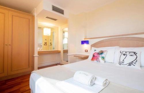 Ospedaletti Villa | Villa Paradise-Sleeps 20-Pool-Sea Views-pets