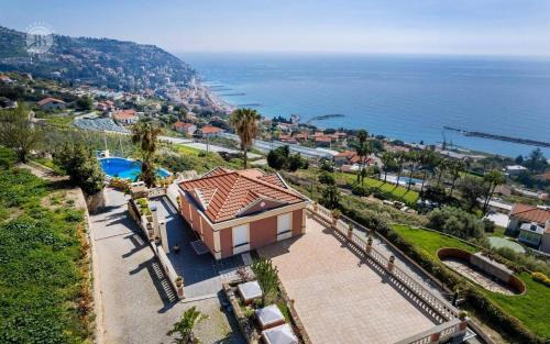 Ospedaletti Villa | Villa Paradise-Sleeps 20-Pool-Sea Views-pets