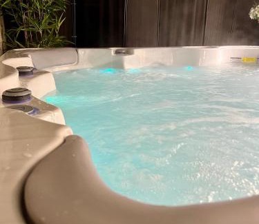 Brive-la-Gaillarde Villa | Villa Platon - Jaccuzi - JardinTerrassePétanque