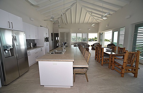 Camino Nuevo Casa | "VILLA PLAYERA" Villa con vista al mar con piscina privada en una playa aislada.