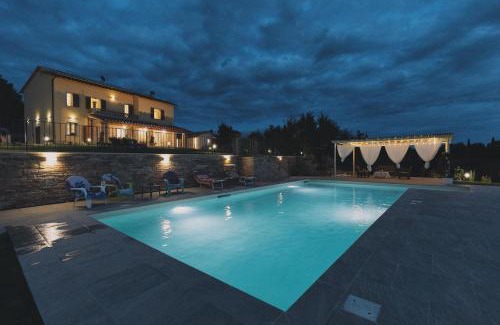 Foiano della Chiana Villa | Villa Poggio al Sole by VacaVilla