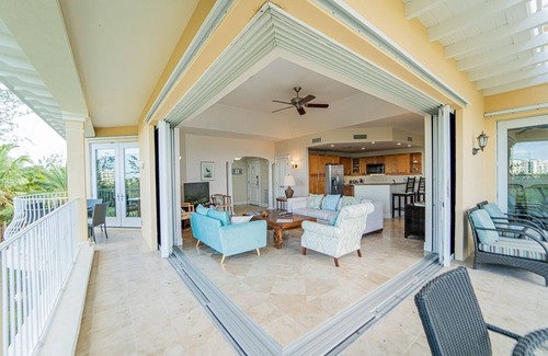 Grace Bay Condominio | Villa 308 3er piso dlx 3 dormitorios, 3 baños frente al mar (para 6-7)