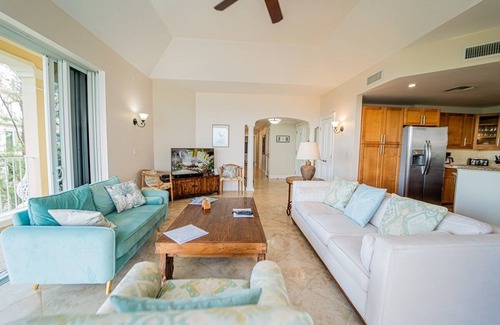 Grace Bay Condominio | Villa 308 3er piso dlx 3 dormitorios, 3 baños frente al mar (para 6-7)