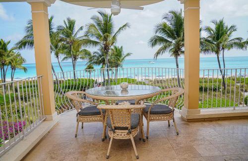 Grace Bay Apartamento | Villa Renaissance Unit 205 Grace Bay Beach