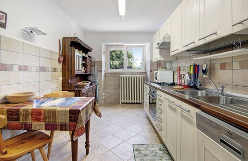 Lanzo d'Intelvi Villa | Villa 'Residenza Ai Noci' con vistas a la montaña, terraza privada y Wi-Fi