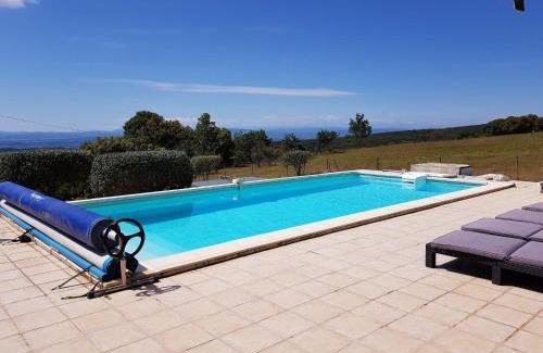 Velieux Villa | Villa Retreat with Pool and pets
