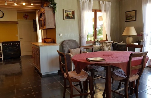 Velieux Villa | Villa Retreat con piscina y mascotas