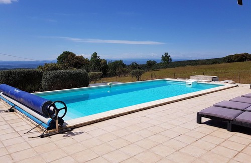 Velieux Villa | Villa Retreat con piscina y mascotas