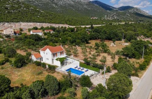 Zavala Villa | Villa Rustica