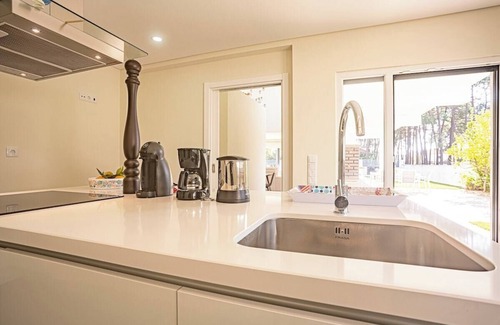 Charneca de Caparica e Sobreda Villa | Villa Sassi - Recent & modern villa with a swimming pool and BBQ