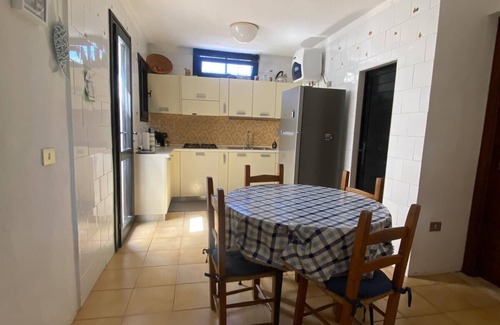 Geremeas Villa | Villa rodeada de jardín 150mt. Lejos de una Larga Playa arenosa .