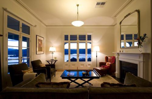 Wattle Grove Villa | Villa Talia Tasmania