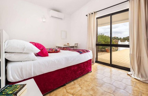 Silves Casa | Villa Tranquila is an amazing traditional Portuguese property in a quiet residential area just outsi