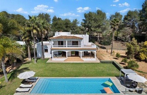 Sant Rafael de Sa Creu Villa | Villa Universe – Tranquilidad y ubicación estratégica en el corazón de Ibiza.