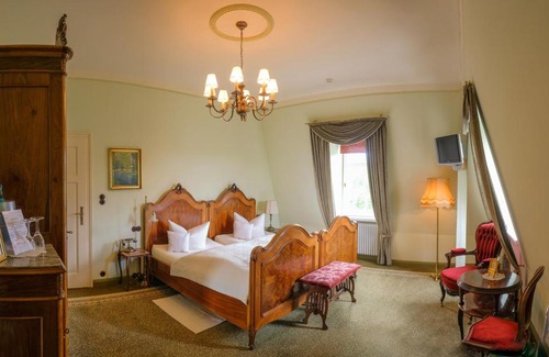 Crimmitschau Hotel | Villa Vier Jahreszeiten