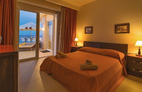 Santa Venera Villa | Villa Watersedge - Huge Modern Villa with private pool & Spectacular Sea Views