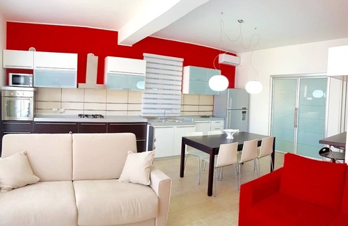 Patti Villa | Villa con jardín de 200 metros cuadrados frente al mar, vista de las islas Eolias