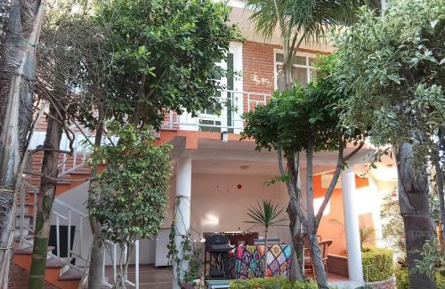 Tequisquiapan Villa | Villa with garden jacuzzi trampoline