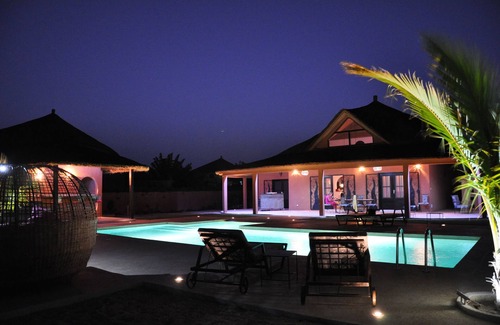 Nianing Villa | Villa con gran piscina privada con todas las comodidades NIANING CASA MARENDA a través de Facebook