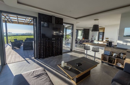 Plougonvelin Casa | Villa with private Jacuzzi, relaxing wellness weekends and holidays, seaside