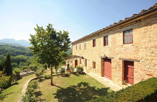 Amandola Villa | Casa de campo con piscina privada e impresionantes vistas a las montañas del Monte Sibellini