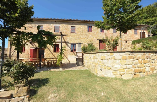 Amandola Villa | Casa de campo con piscina privada e impresionantes vistas a las montañas del Monte Sibellini
