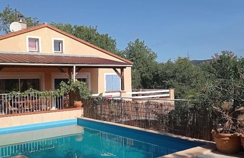 Reynes Villa | Villa con piscina privada, tranquila con vistas a la montaña.