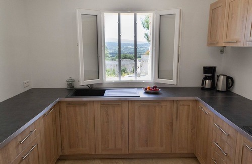 Joucas Casa | Villa with swimming pool, panoramic view of the luberon and wooded garden