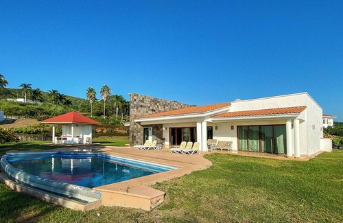 Santa Cruz Villa | Villa con vista maravillosa al mar y alberca privada, ideal para toda la familia