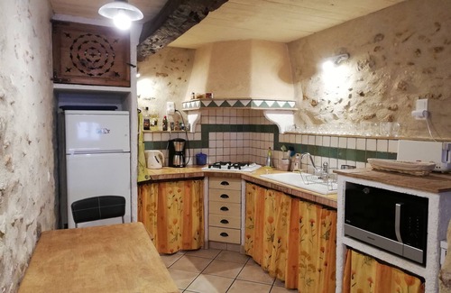 Maureillas-Las-Illas Casa | Village house, roof terrace with splendid view of the Canigou. Pedestrian area.