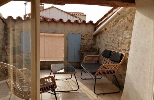 Maureillas-Las-Illas Casa | Village house, roof terrace with splendid view of the Canigou. Pedestrian area.