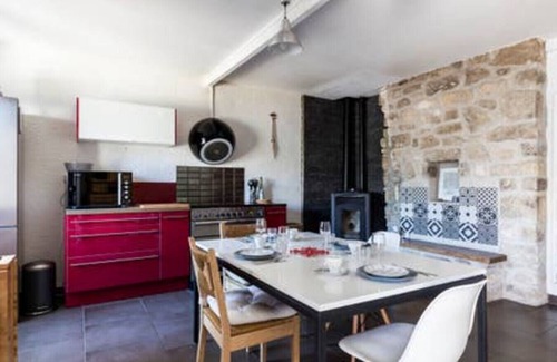 Restinclieres Casa | Casa de pueblo entre viñedos y campo occitano.