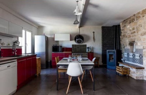 Restinclieres Casa | Casa de pueblo entre viñedos y campo occitano.