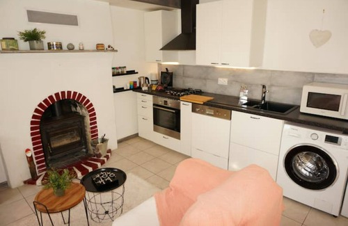 Guimiliau Casa | Village house between land and sea