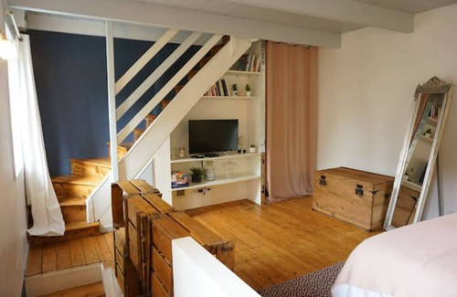 Guimiliau Casa | Village house between land and sea