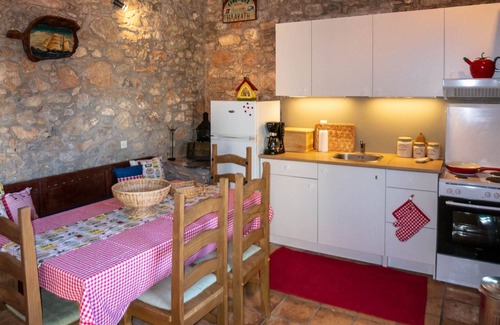 Megalo Chorio Casa | Casa de pueblo en estilo estudio completamente renovado, impresionantes vistas al mar y a la montaña.