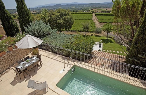 Joucas Casa | Village house with private pool and panoramic views of the Luberon mountains, peace and quiet.