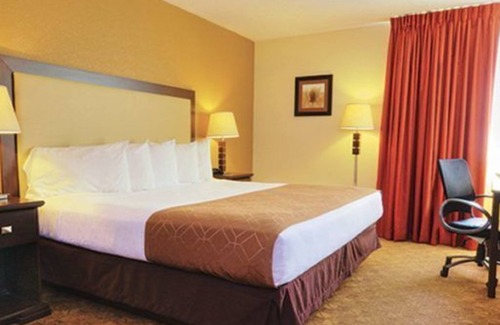 Clemmons Hotel | Village Inn Clemmons/Winston Salem, Trademark by Wyndham