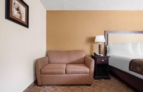 Clemmons Hotel | Village Inn Clemmons/Winston Salem, Trademark by Wyndham