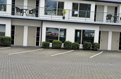 Anderson Park Hotel | Village Motel