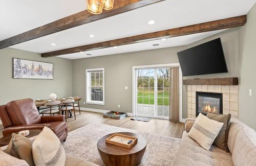 Ellicottville Casa | Village Townhouse Walk to Shops Garage