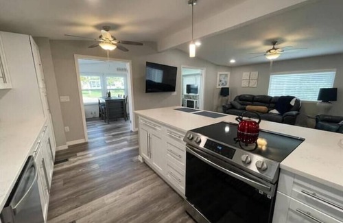 Silver Lake Casa | Villages Retreat Includes Golf Cart with 2 Owner LifestyleIDs and 2 Guest Passes