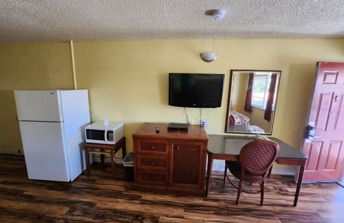 La Riviera Hotel | Vince's Motel Inc.