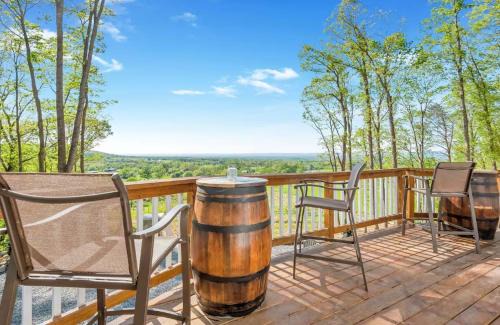 Arlington Casa | Vineyard Cottage in Wine Country with Hot Tub