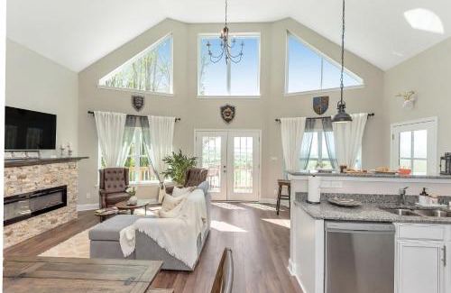 Arlington Casa | Vineyard Cottage in Wine Country with Hot Tub