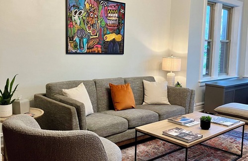 Rogers Park Apartamento | Vintage City Chic: The Artist's Haven. 5 Blocks from Lake Michigan!