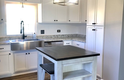 Shenandoah Valley Otro | Vintage Farmhouse on 50 acres surrounded by vineyards - Farmhouse experience